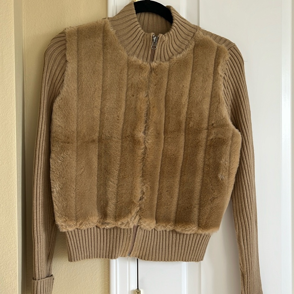 Ribbed Faux Fur Jacket. Zipper front. Size L. Like new